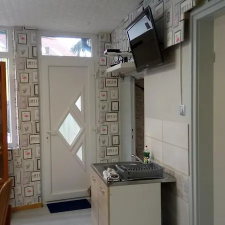 Corner Munkas Apartmán Pětikostelí