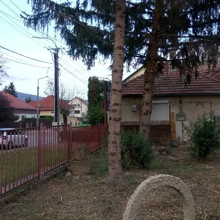 Corner Munkas Apartmán *