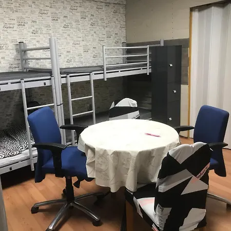 Corner Munkas Apartmán *