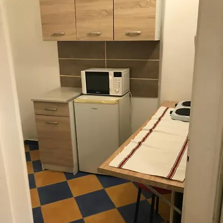 Corner Munkas Peçuy